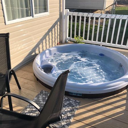 Relaxing Holiday Home With Hot Tub At Tattershall Lakes 외부 사진