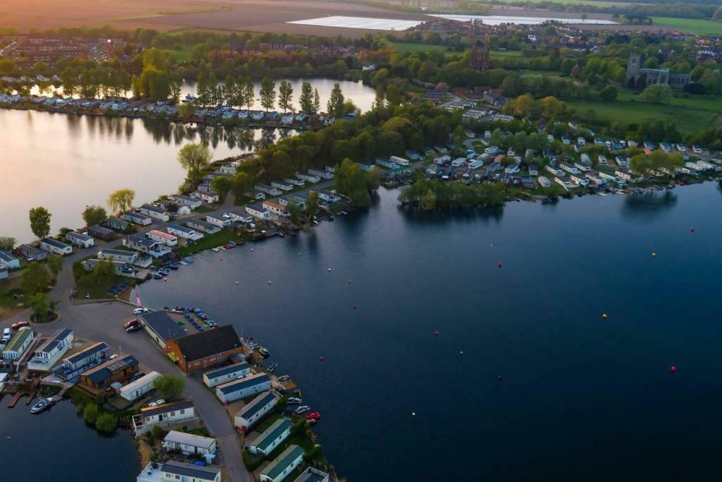 Relaxing Holiday Home With Hot Tub At Tattershall Lakes 외부 사진