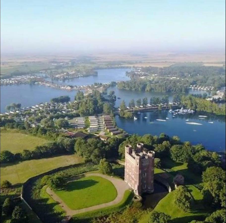 Relaxing Holiday Home With Hot Tub At Tattershall Lakes 외부 사진
