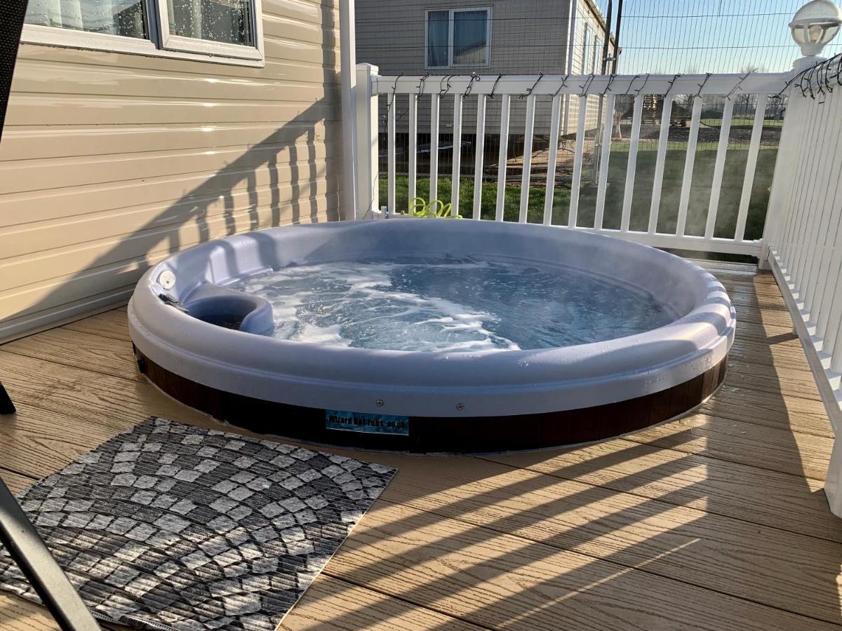 Relaxing Holiday Home With Hot Tub At Tattershall Lakes 외부 사진