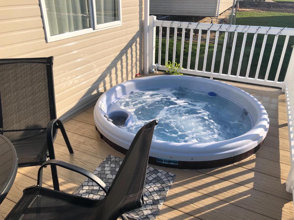 Relaxing Holiday Home With Hot Tub At Tattershall Lakes 외부 사진