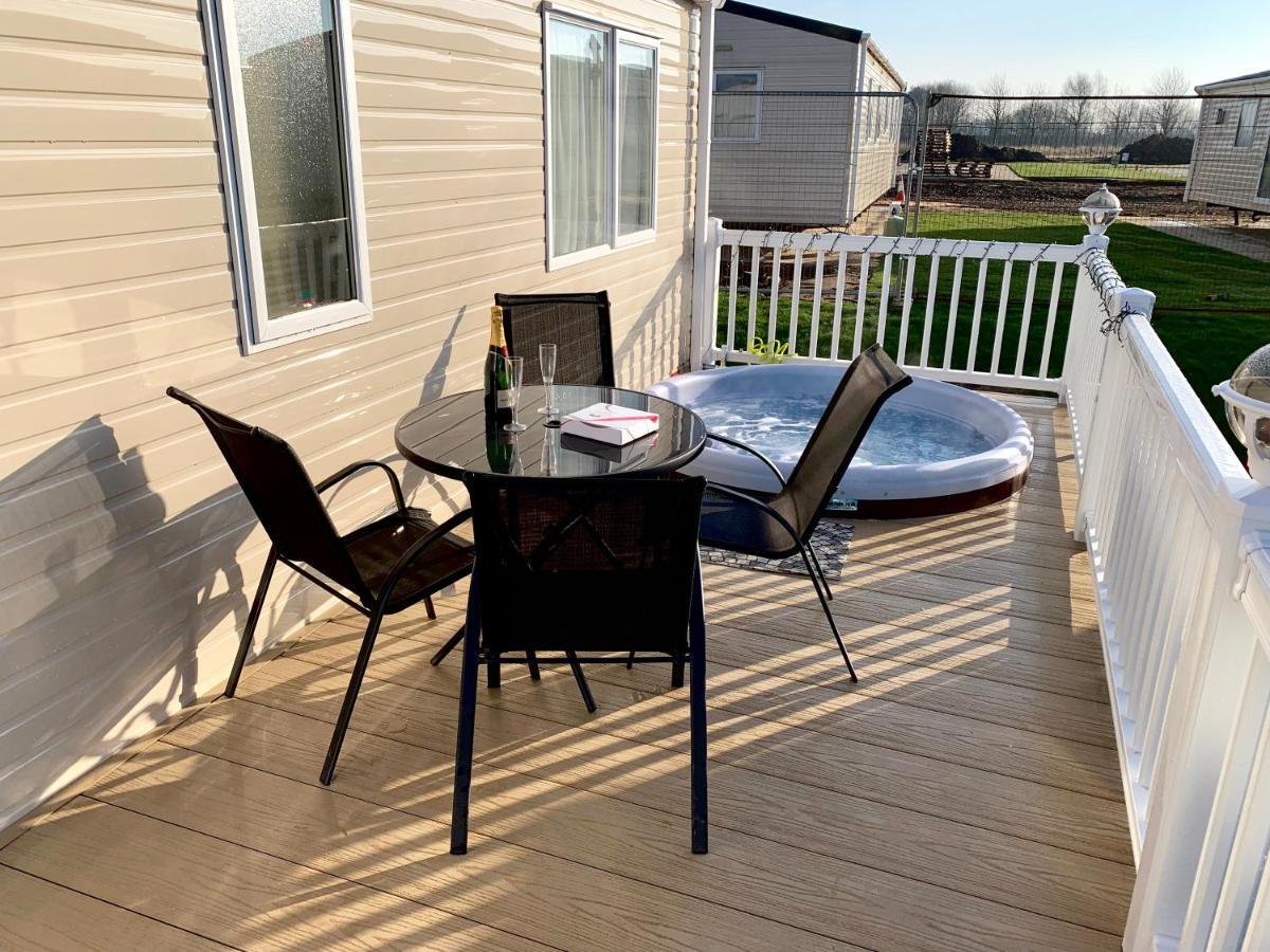 Relaxing Holiday Home With Hot Tub At Tattershall Lakes 외부 사진